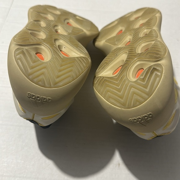 Adidas Yeezy700 V3 Safflower - Picture 5 of 9
